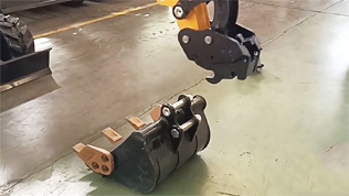 小型挖掘機(jī)快換安裝