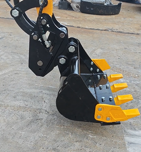 關(guān)于小型挖掘機(jī)挖斗液壓快換的幾點(diǎn)：效率安全雙提升